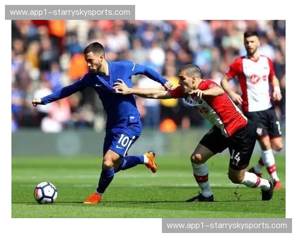 边路传中制造威胁 红军依靠定位球打破僵局